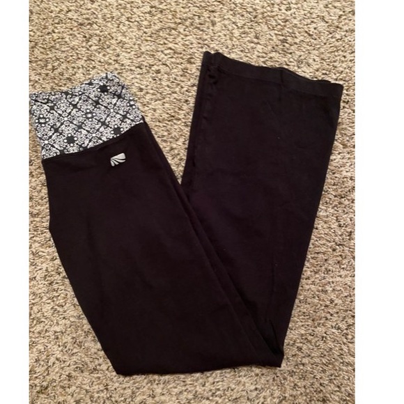 Marika Black Flared Workout Pants Size Small - Picture 2 of 3